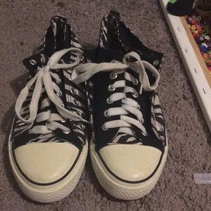 Sneakers zebra stripes